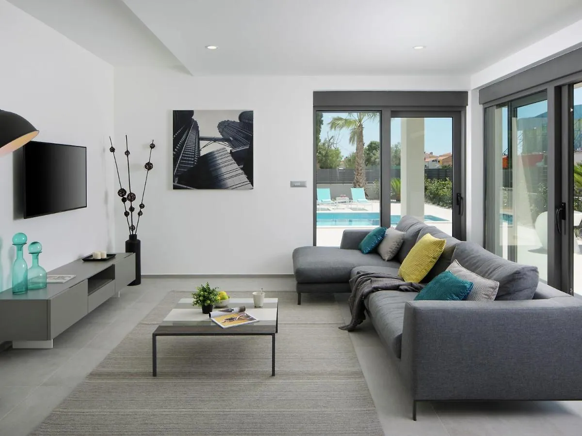 Charming Apartment In Fa Ana With Private Pool Fažana