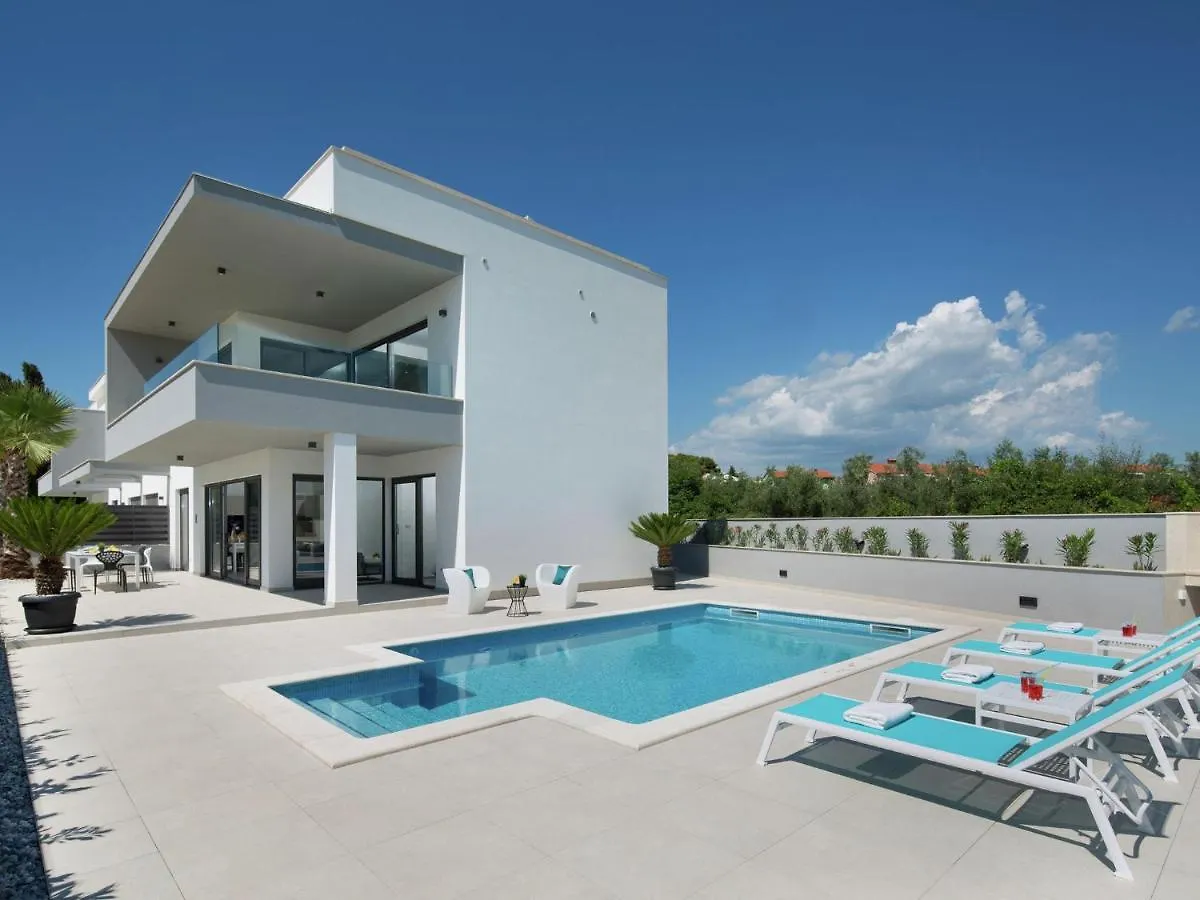 Charming Apartment In Fa Ana With Private Pool Fazana Croatia