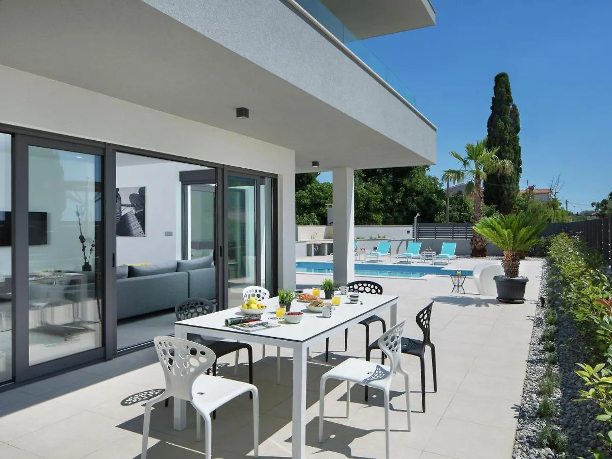 Charming Apartment In Fa Ana With Private Pool Fazana 0*,